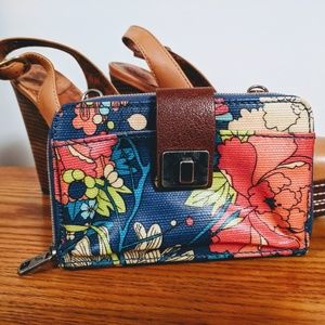 Smart phone wristlet/crossbody